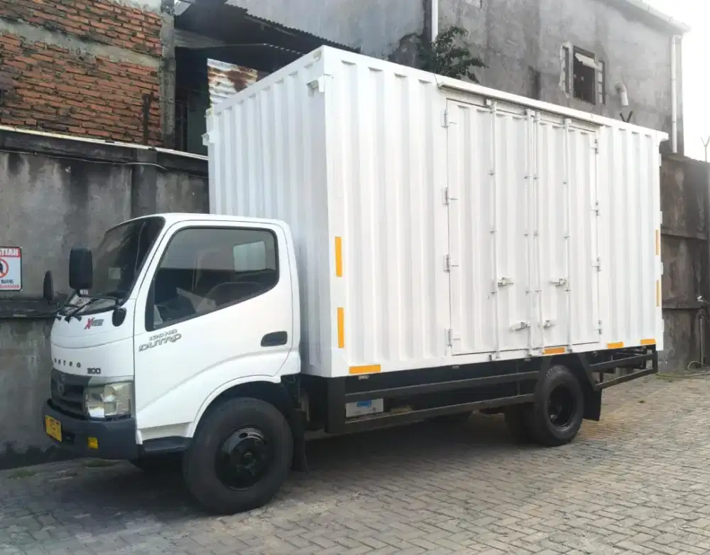 Dijual truk bok besar 6 ban CDD Hino Dutro 130 HDX Power box besi 2021
