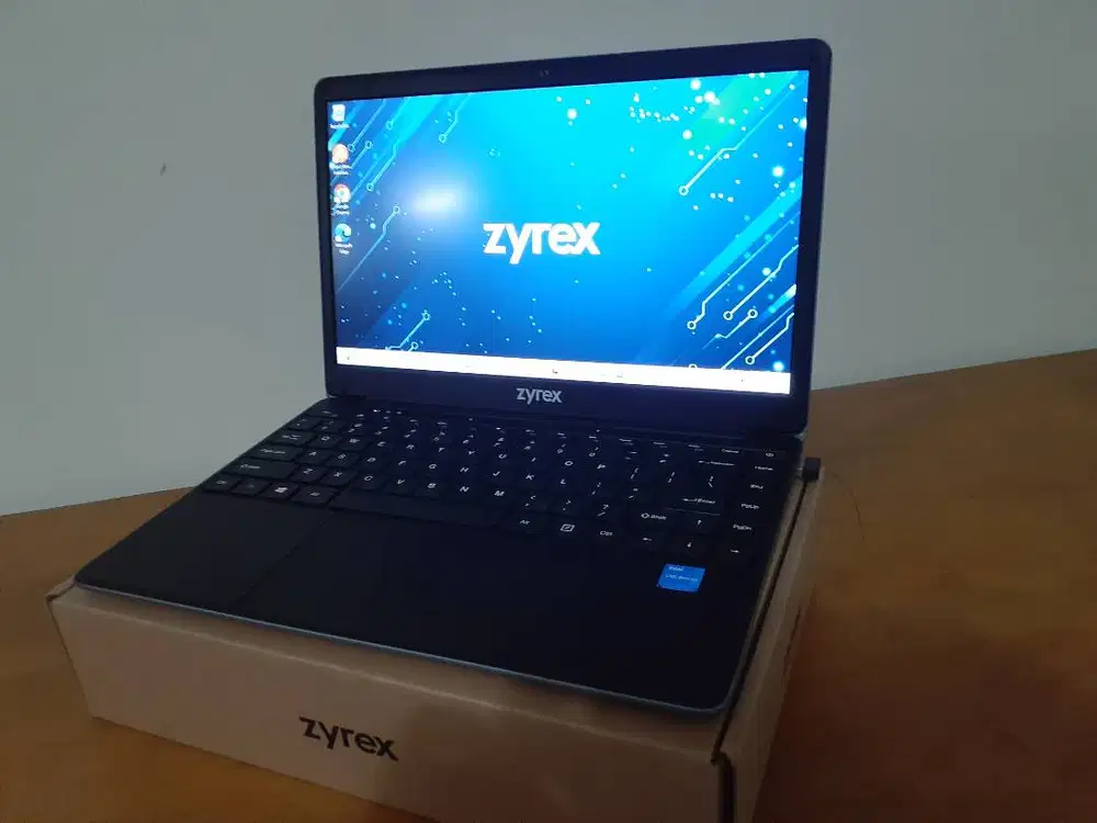 Laptop Zyrex Sky 232 New Gen - SSD 256GB + 64GB / RAM 4GB Mulus