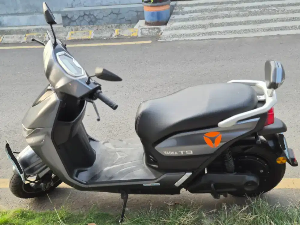 MOTOR LISTRIK YADEA T9 GREY