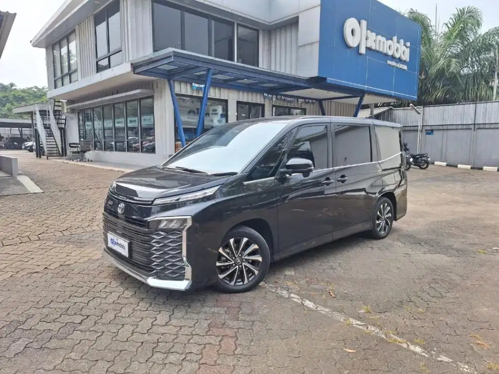 KM Rendah - Toyota Voxy 2.0 Bensin-AT 2023