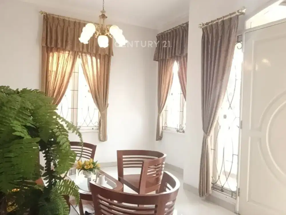 RUMAH BESAR  LUAS DI LIPPO KARAWACI  TANGERANG