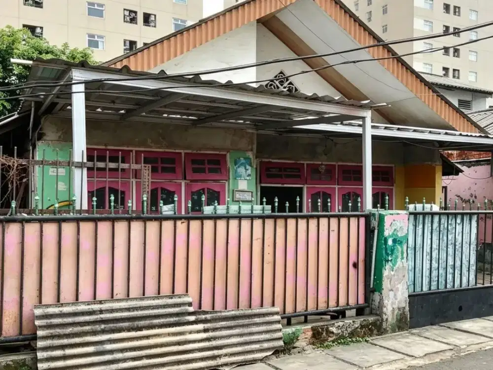DIJUAL RUMAH TINGGAL + 4 PINTU KAMAR KOST DI RAWAJATI PANCORAN