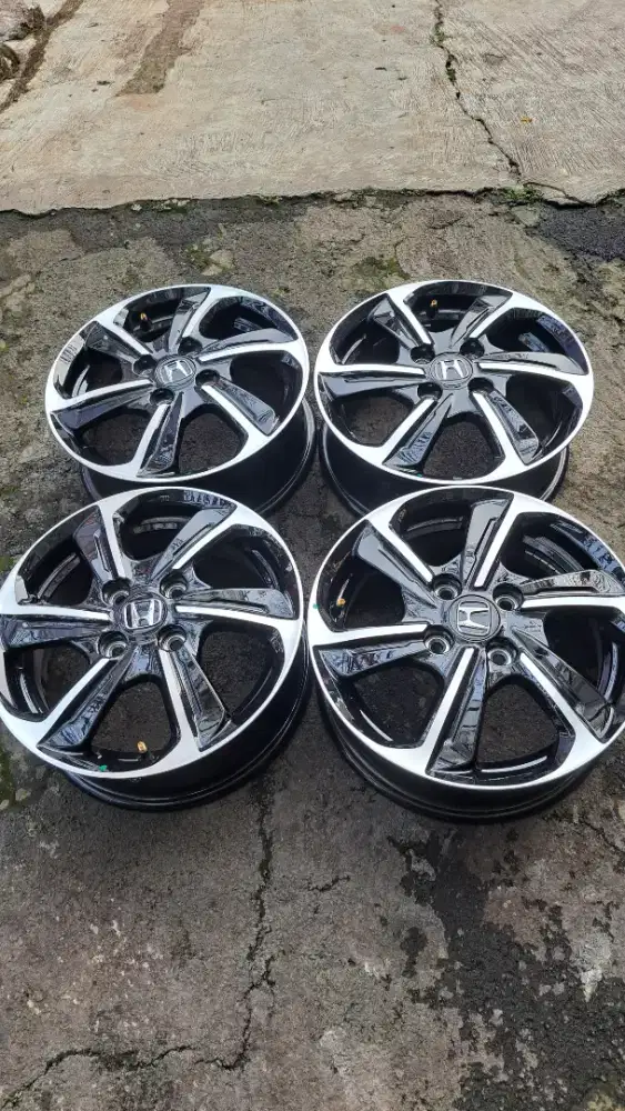 Velg original honda brio ring 14 masih like new