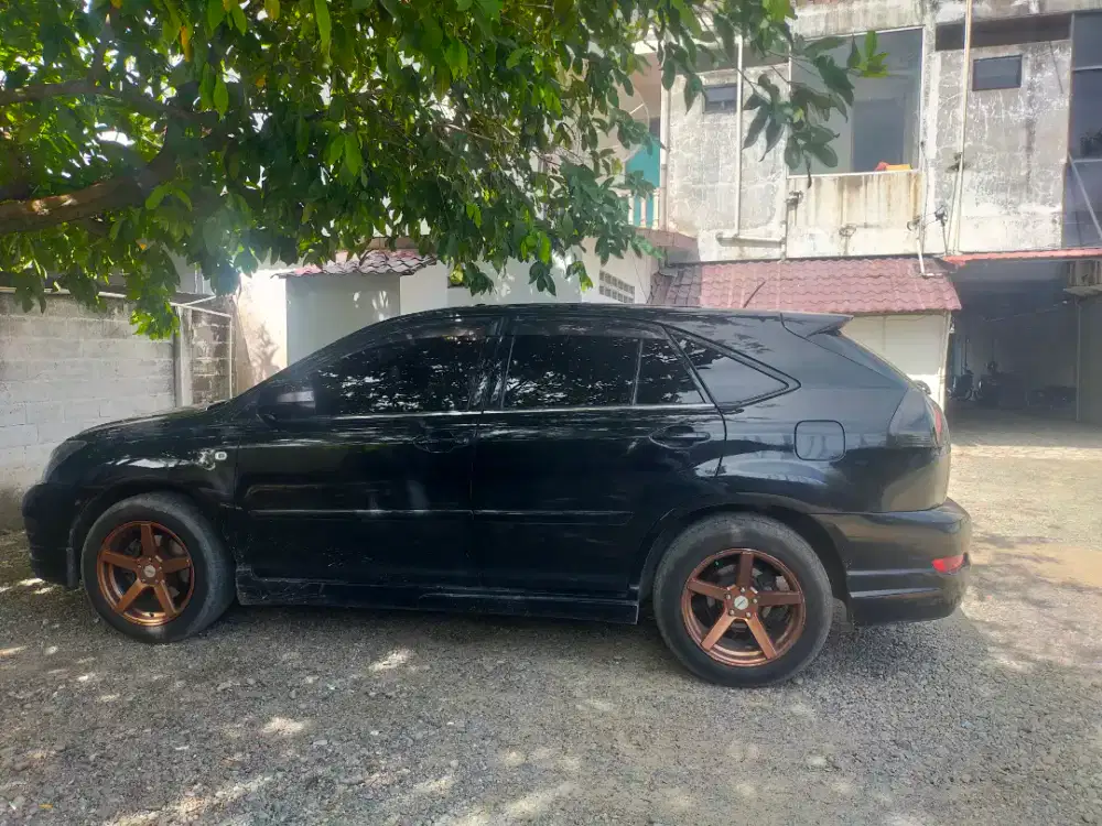 Jual cepat hari ini mobil Harrier sudah upgrade Lexus
