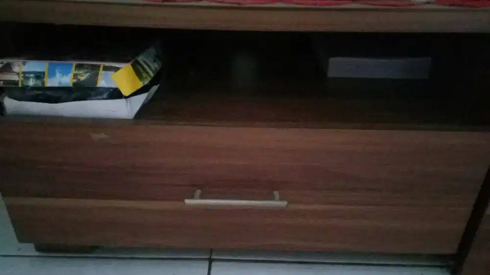 Meja TV minimalis