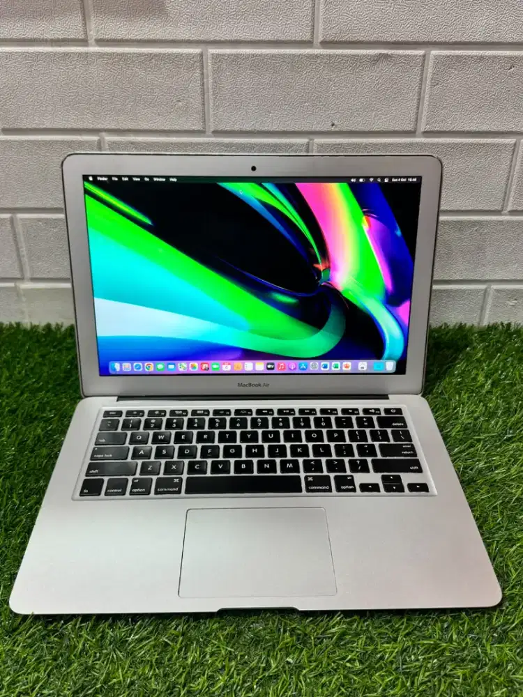 laptop MacBook Air (13- inch, early 2014)