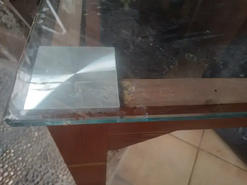 Meja kayu Belanda kokoh dan kuat