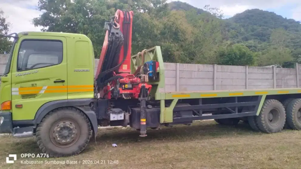 Truck Hino lohan crane 15 ton tahun 2022