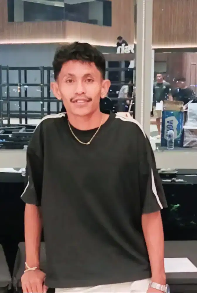 Mencari kerja.Jujur sopan berpenampilan Rapi dan tdk merokoo