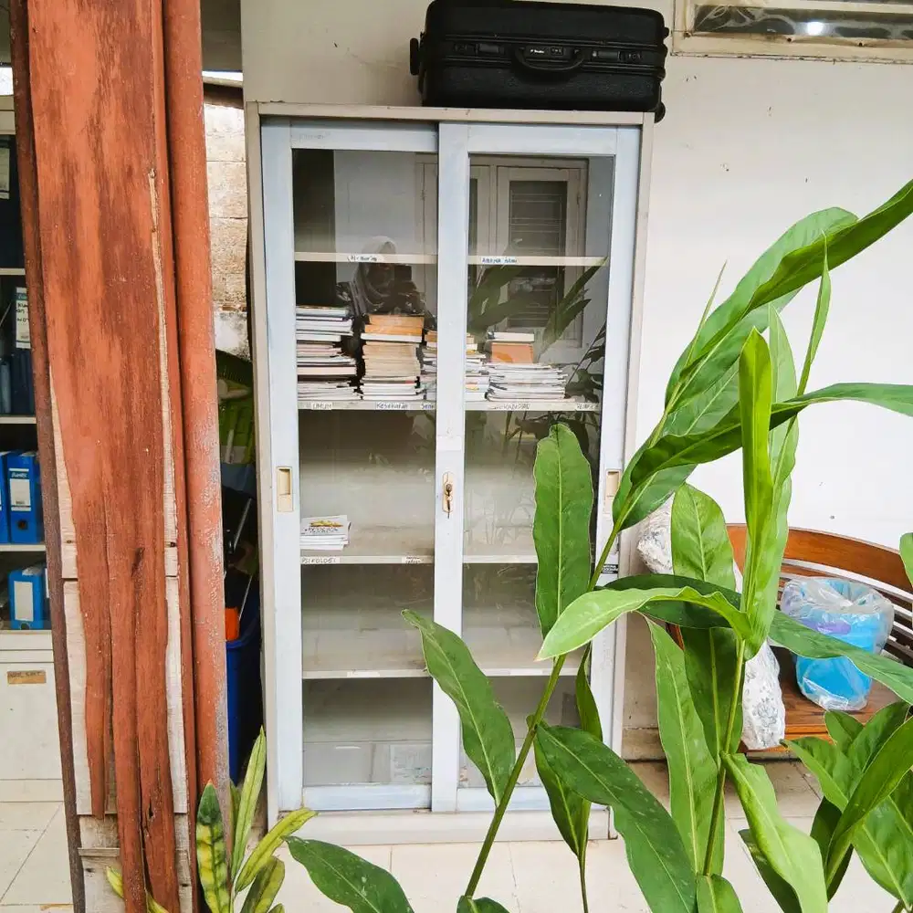 KRISBOW - Lemari Arsip Kantor Besi 2 Pintu Kaca Geser