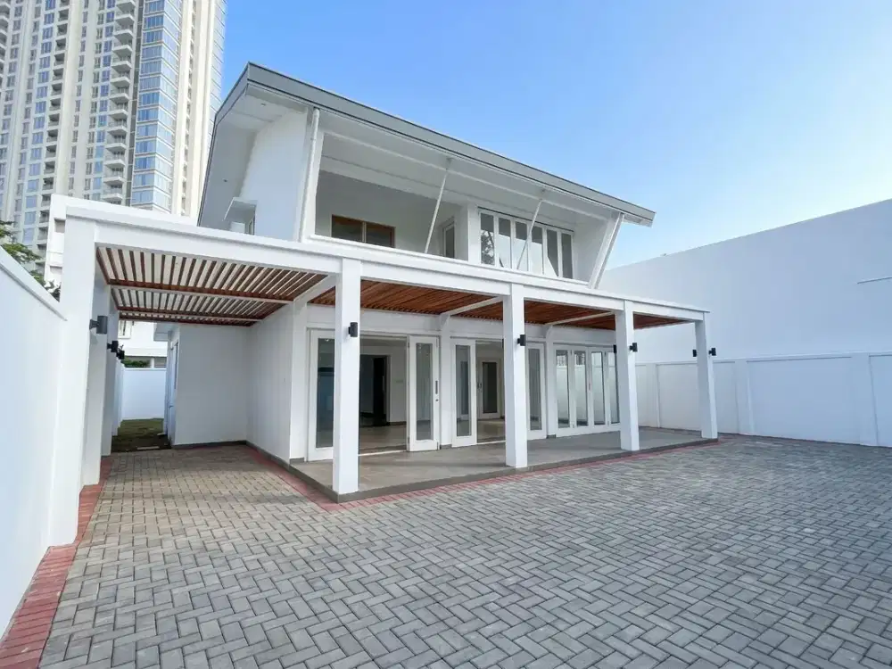 RUMAH 2 LANTAI EX KANTOR PAKUBUWONO JAKARTA SELATAN COCOK UNTUK KANTOR ATAU HUNIAN LOKASI STRATEGIS PARKIR LUAS