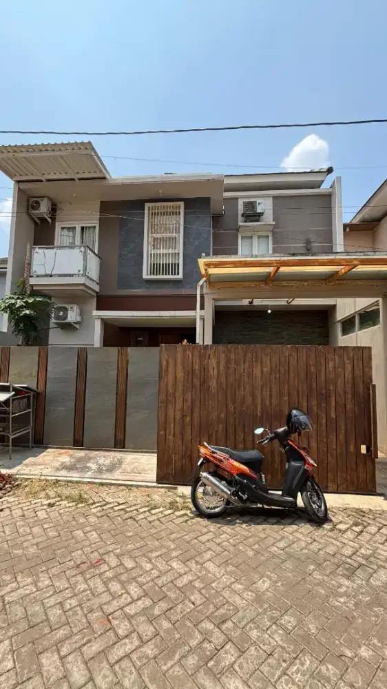 Dijual rumah 2 lantai furnished, siap huni, strategis dekat undip