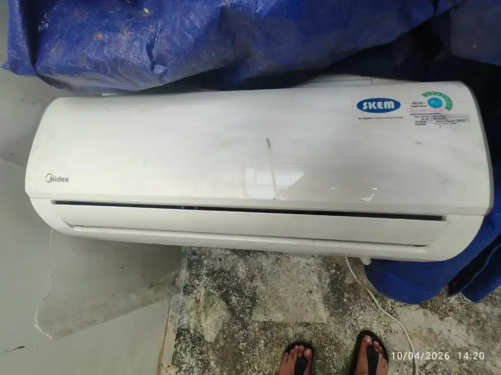 AC Midea 1/2pk indoor dan outdoor
