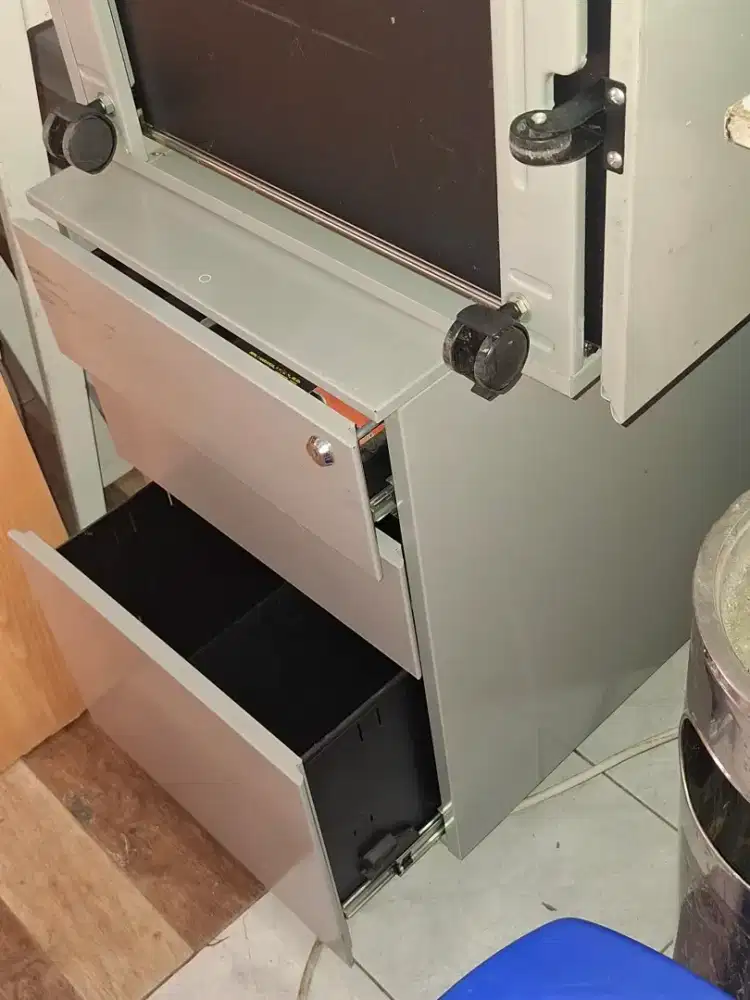 Mobile drawwer/nakas besi