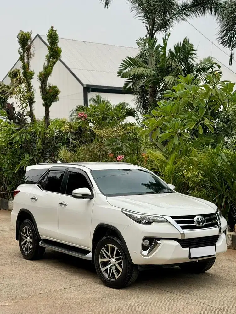 {Harga Cash} Toyota Fortuner VRZ 2.4 A/T Diesel 2017 (non DD)