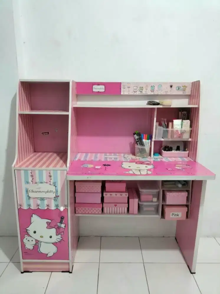 Meja belajar hello Kitty pink