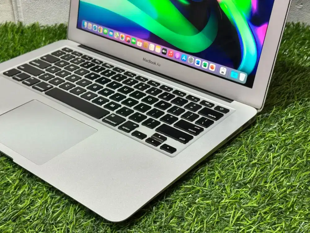 laptop MacBook Air (13- inch, early 2014)