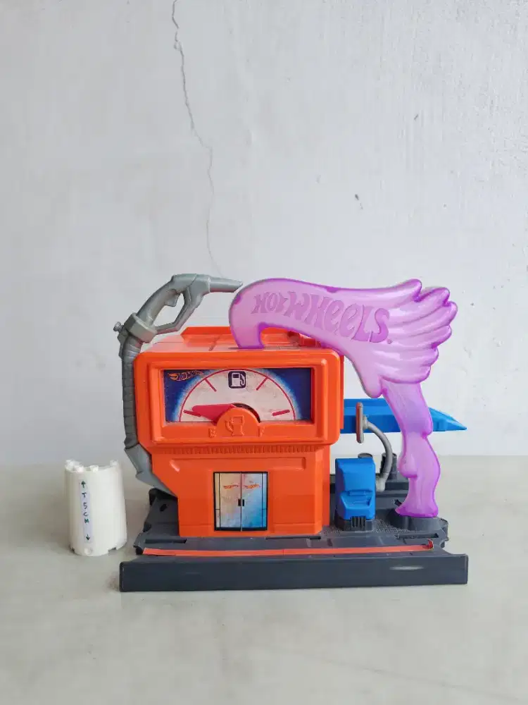 Hot Wheels City Downtown Speedy Fuel Stop Diorama Pom Bensin Mainan