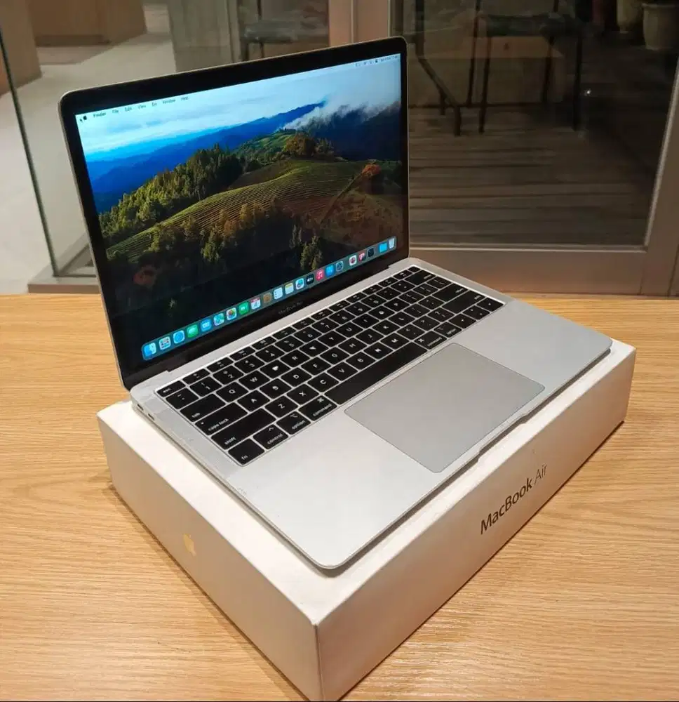 Macbook Air 13inch Late 2018 Corei5 SSD 256GB Silver