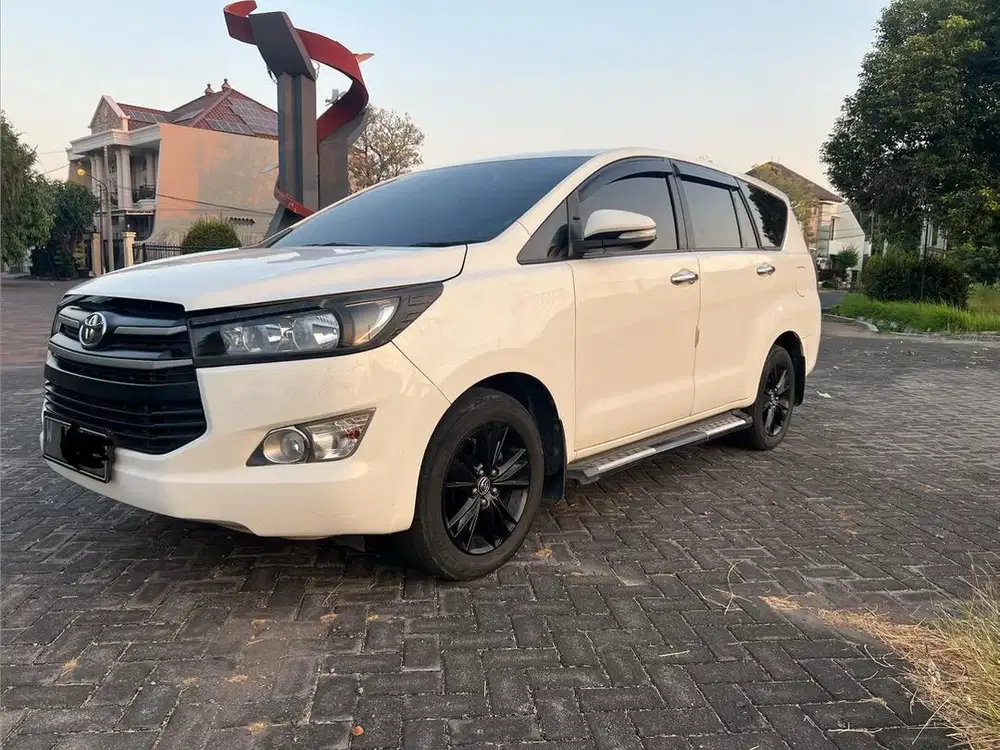 Kijang Innova Reborn Bensin AT 2017 Putih