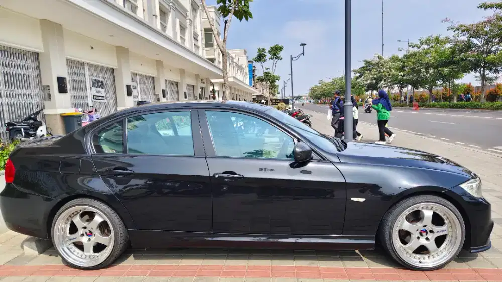 BMW E90 320i Lci 2010