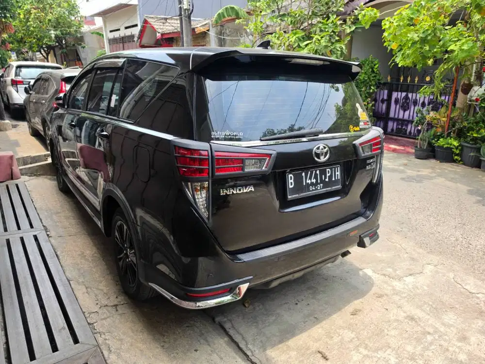 Toyota Kijang Innova Inova Reborn V Matic AT Tahun 2017 Hitam , 2018