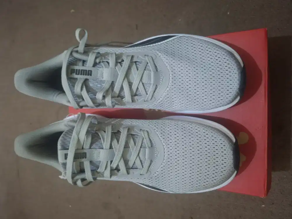 Sepatu puma ukuran 42.5