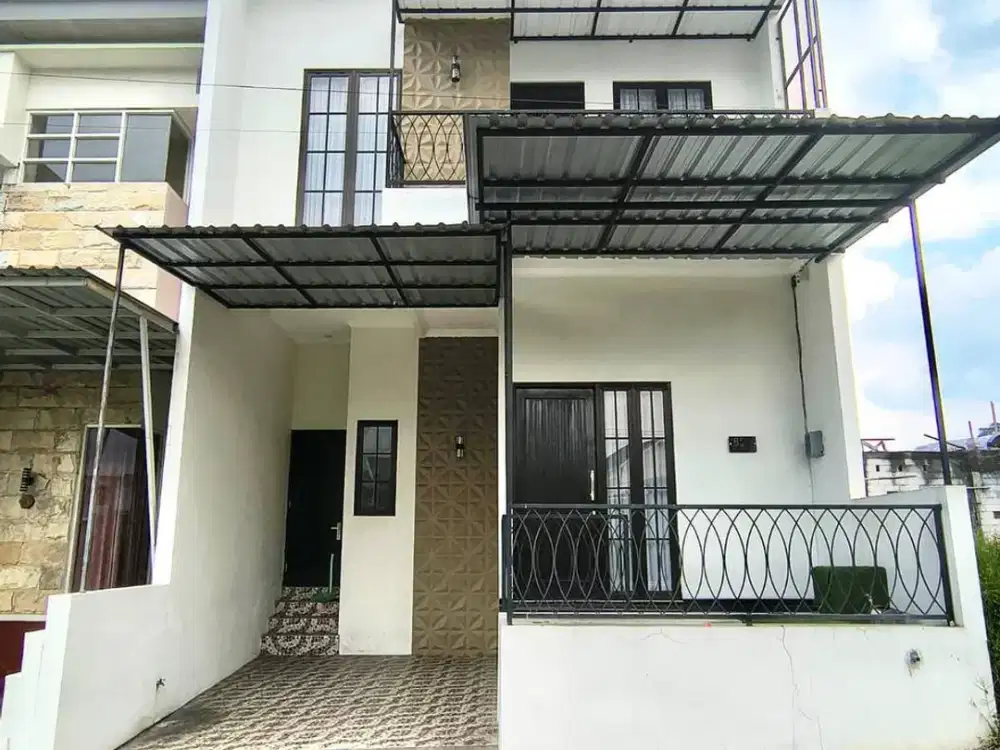 DIJUAL Villa Cantik 2,5Lt Full Furnish Siap Jadi Cuan Ada Private Pool dan Rooftop View Cakep Siap Huni Dekat Alun-alun dan Museum Angkut di Batu