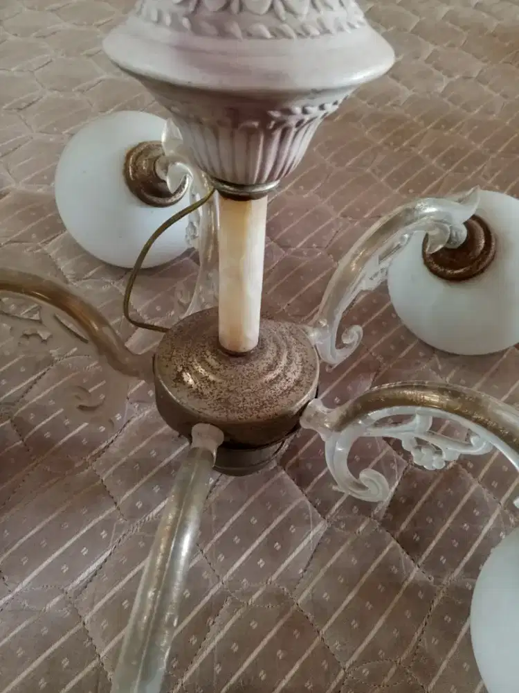 Lampu gantung hias ruang tamu