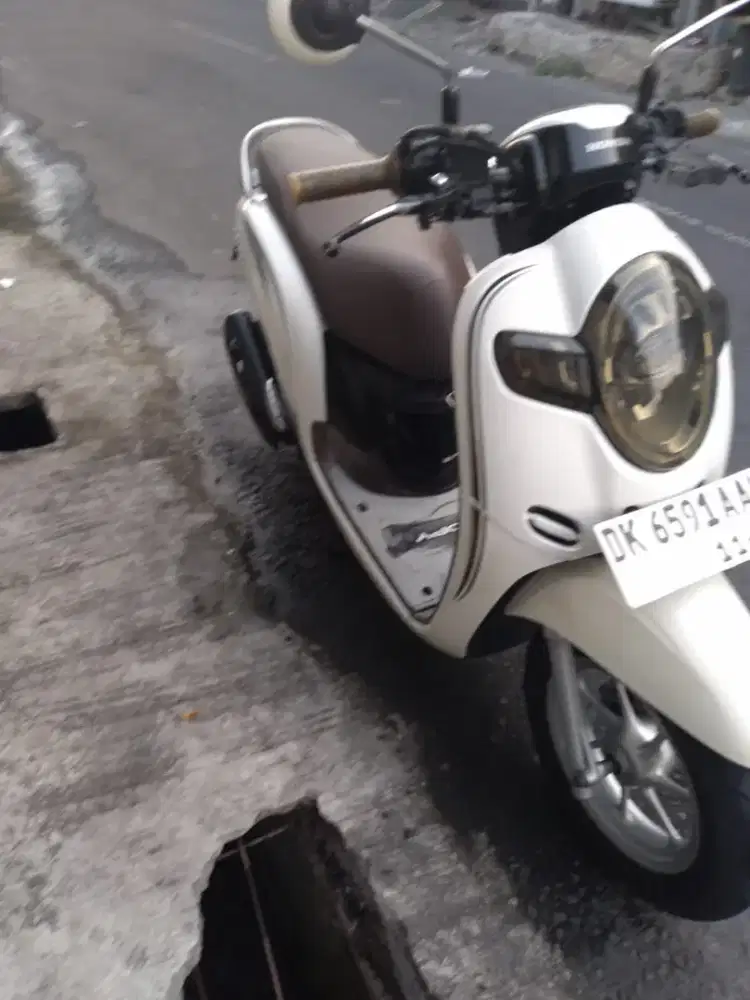 Scoopy tahun 2018 putih