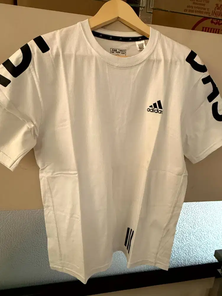 Kaos Adidas Shoulder Graphic Tee - Putih
