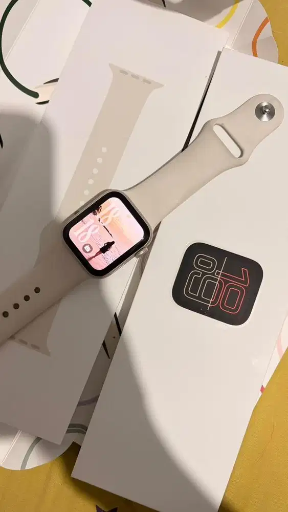 Apple Watch SE 3 40mm starlight