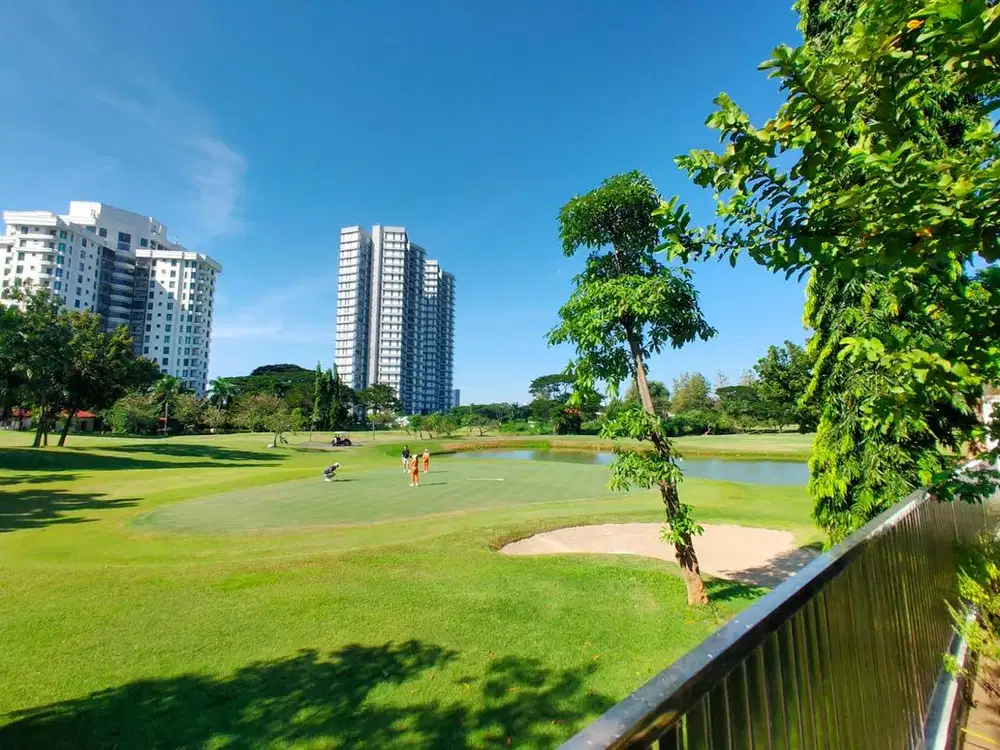 GOLF VIEW! RUMAH MEWAH GRAHA FAMILI / FAMILY BLOK W BAGUS TERAWAT