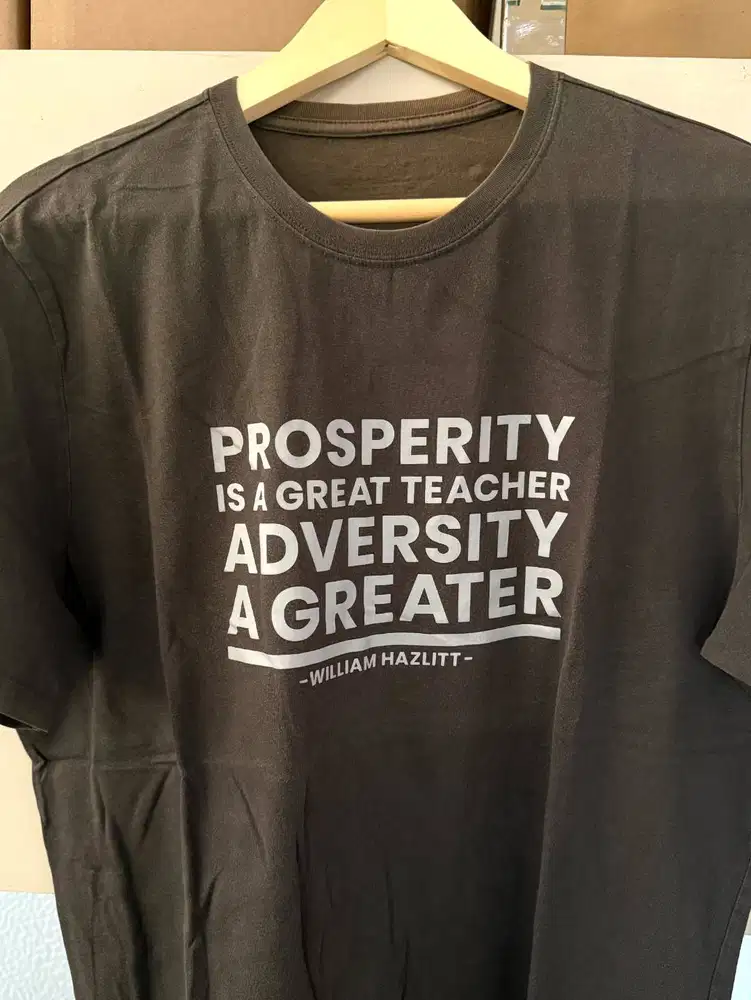 Kaos Giordano Graphic Quote Tee