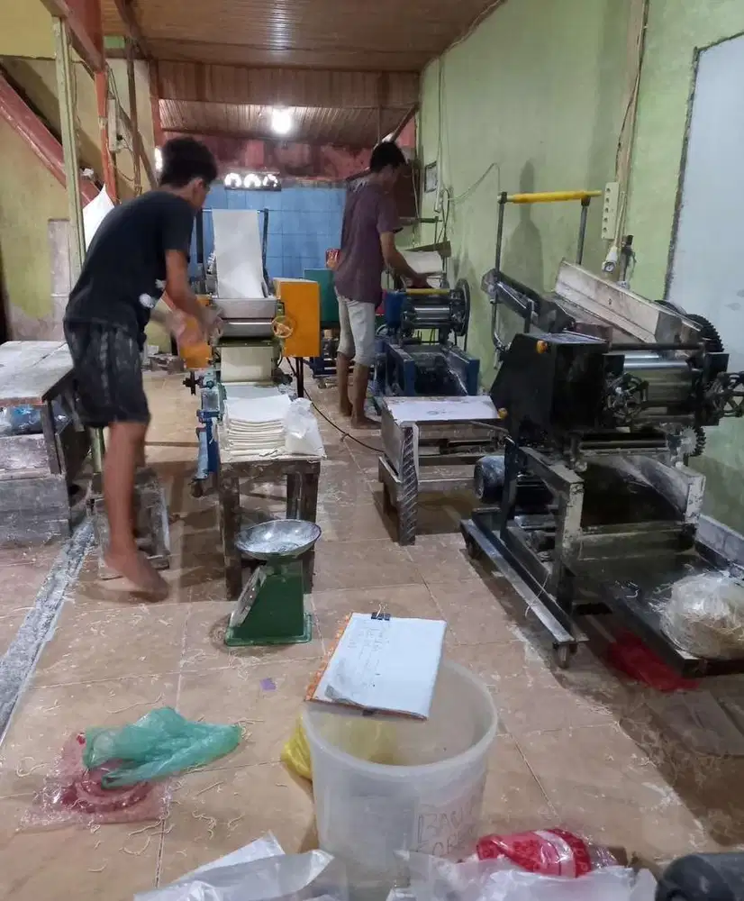 Dibutuhkan Pegawai Biasa Kerja di Produksi Mie Ayam Bakso