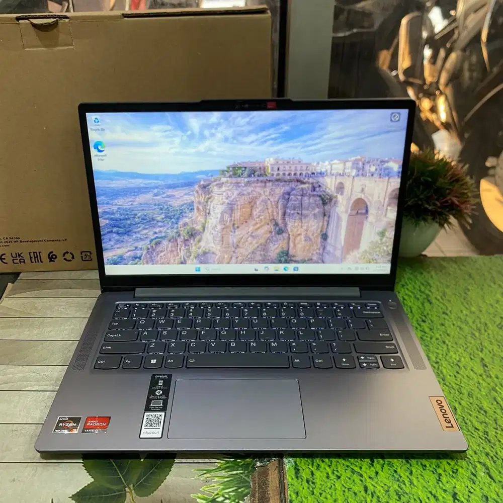 New Lenovo Ideapad Slim 1 Ryzen 5-7520U 8GB 512GB 14FHD Windows 11
