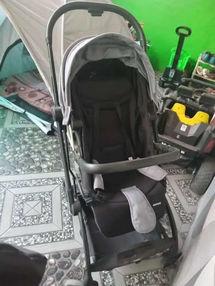 Stroller Babydoes Bueno 360 Kursi Bisa Diputar dan Dilipat Ringkas