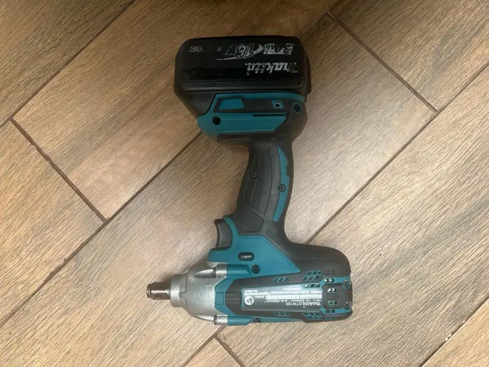 Makita DTW190 Cordless impact wrench