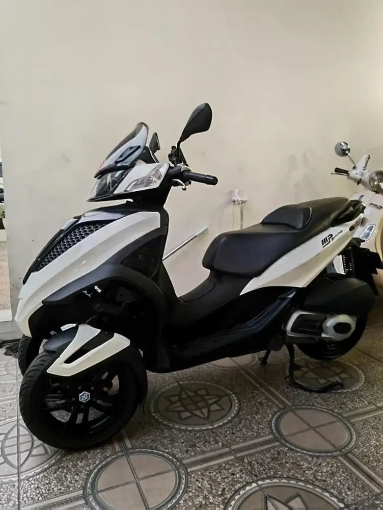 PIAGGIO MP3 Yourban 300cc Tahun 2014
