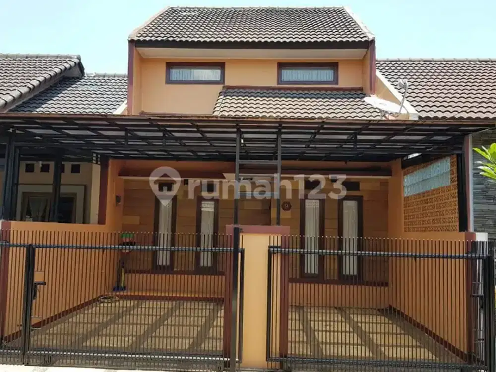 Rumah 2 Lantai Siap Huni Terawat di Komplek Bumi Adipura Gedebage Dekat Summarecon Bandung Lokasi Strategis