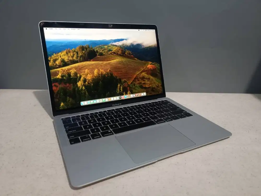 MacBook Air 2018 i5 16GB RAM 256GB SSD | Mulus | 6,7 Juta