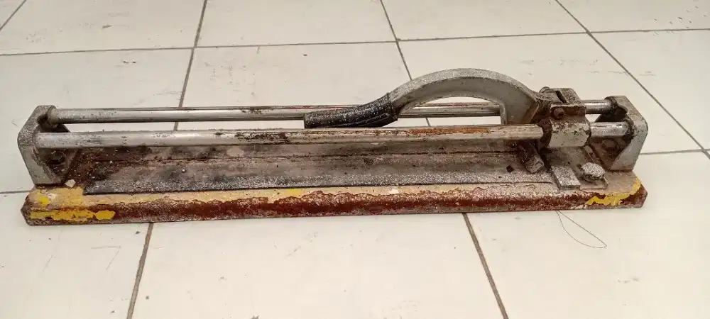Alat potong keramik