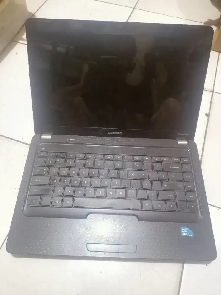 Jual seadanya Laptop CompaQ Core i3 presario , matot.