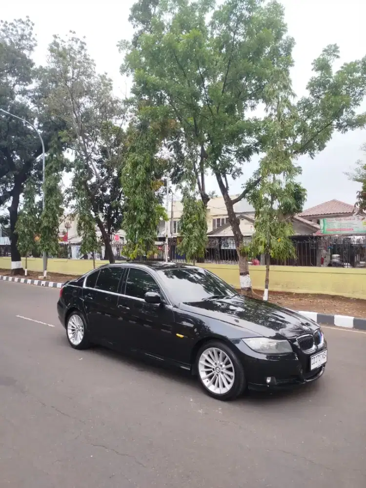 BMW E90 320i LCI DRIVE TIPE TERTINGGI