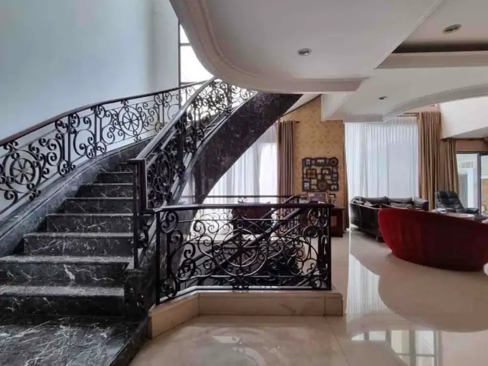 Rumah Mewah Di Cluster Elite PHG