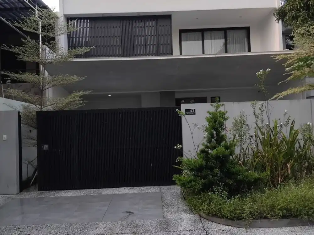 Dijual Rumah Mewah PIK Elang Laut, 10x30 m, LT 300 m², LB 450 m², 4+2 KT, Swimming Pool, Full Furnished, Rp 12.5 M Nego