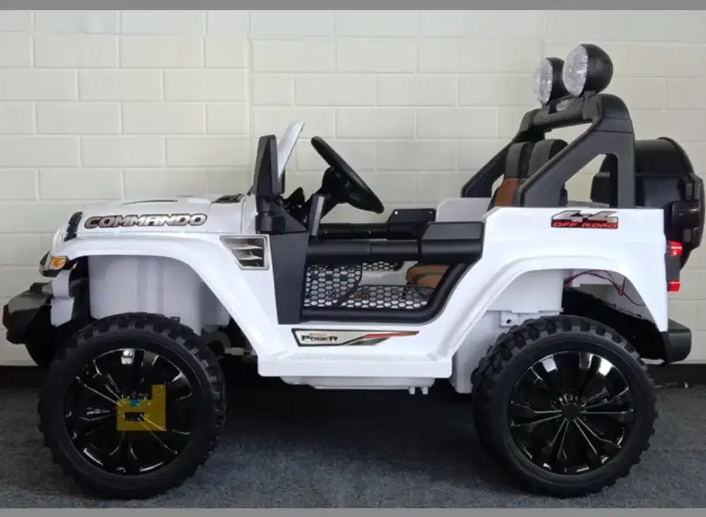 MOBIL AKI REMOTE BAN KARET JEEP COMMANDO