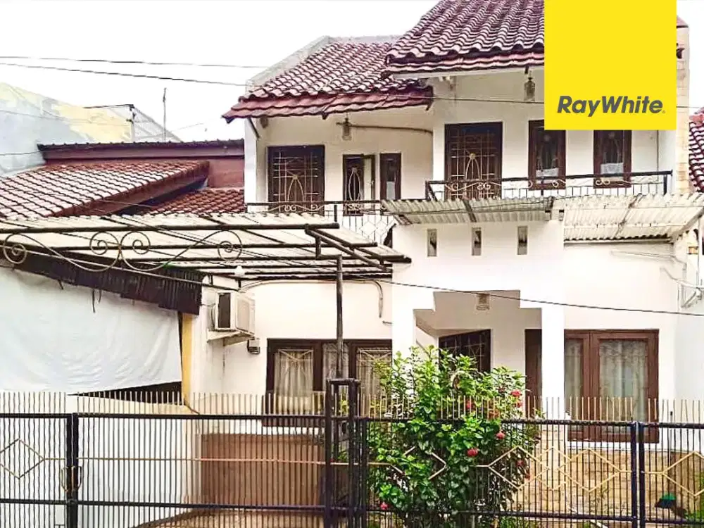 Rumah Siap Huni, Semi Furnished di Raffles Hills, Cibubur