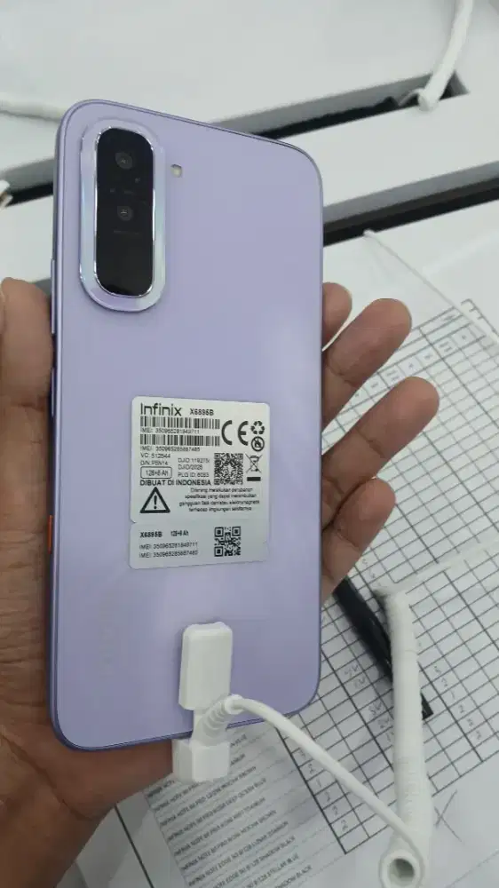 Infinix HOT 70 – Murah, Stylish & Performa Kencang
