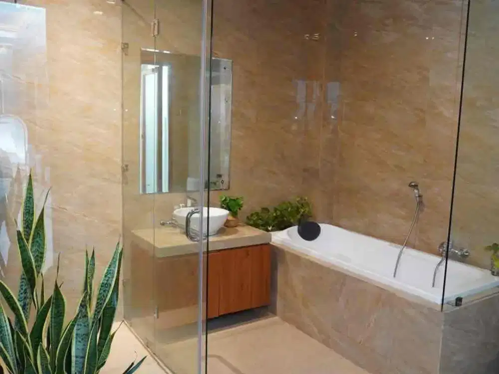 Dijual Rumah Mewah luas & asri 2 lantai dng Private Pool Siap Huni di Lingkungan Elite Kemang Pratama Regency
